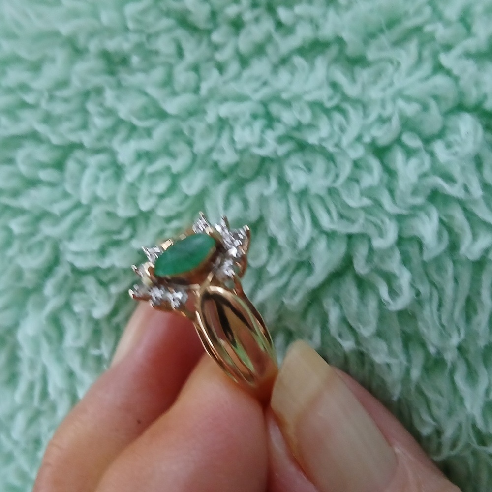 14K Marquise cut Emerald and diamond ring. Size 8 - Picture 11 of 13